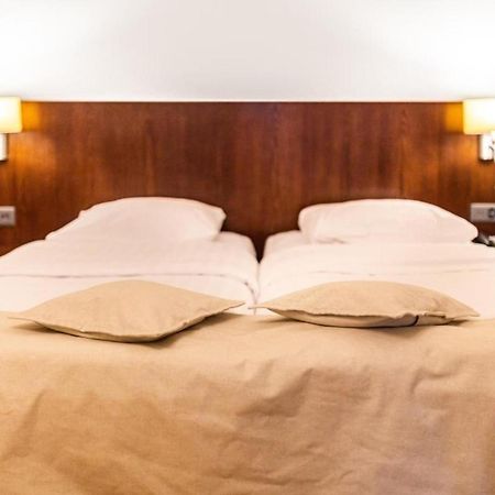 מונטרה J5 Hotels Helvetie & La Brasserie מראה חיצוני תמונה